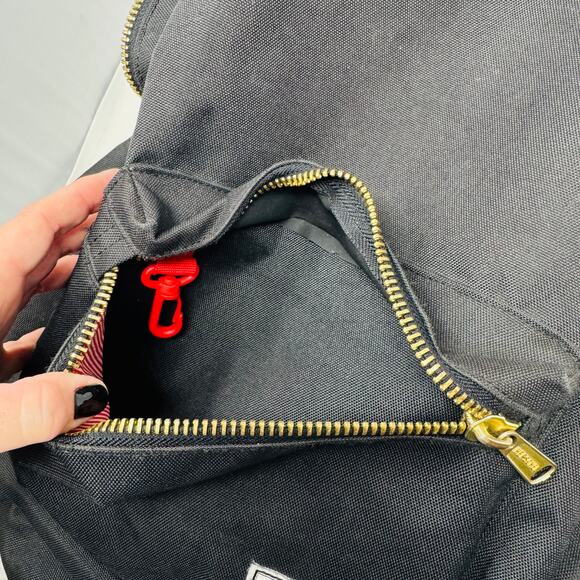Herschel Classic Black Backpack Gold Zippers Logo Patch Laptop Bag Utility Basic - Picture 8 of 13